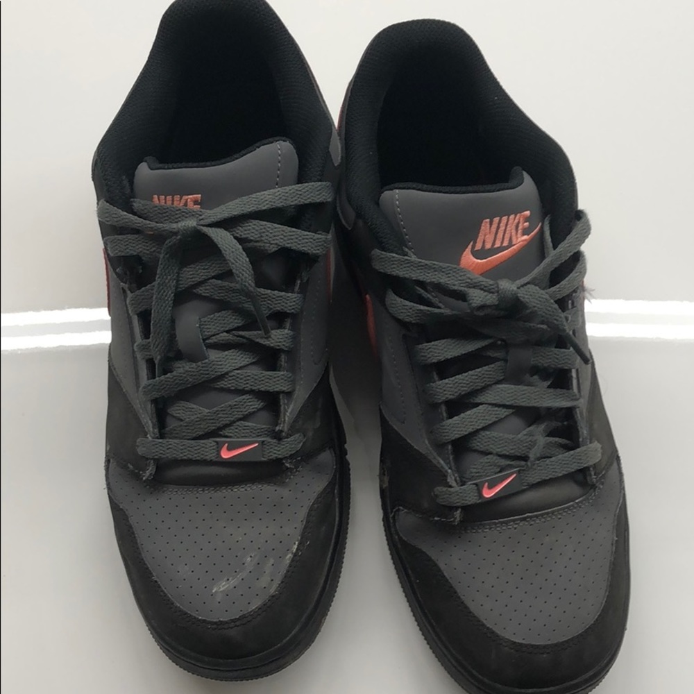 Nike tennis shoes